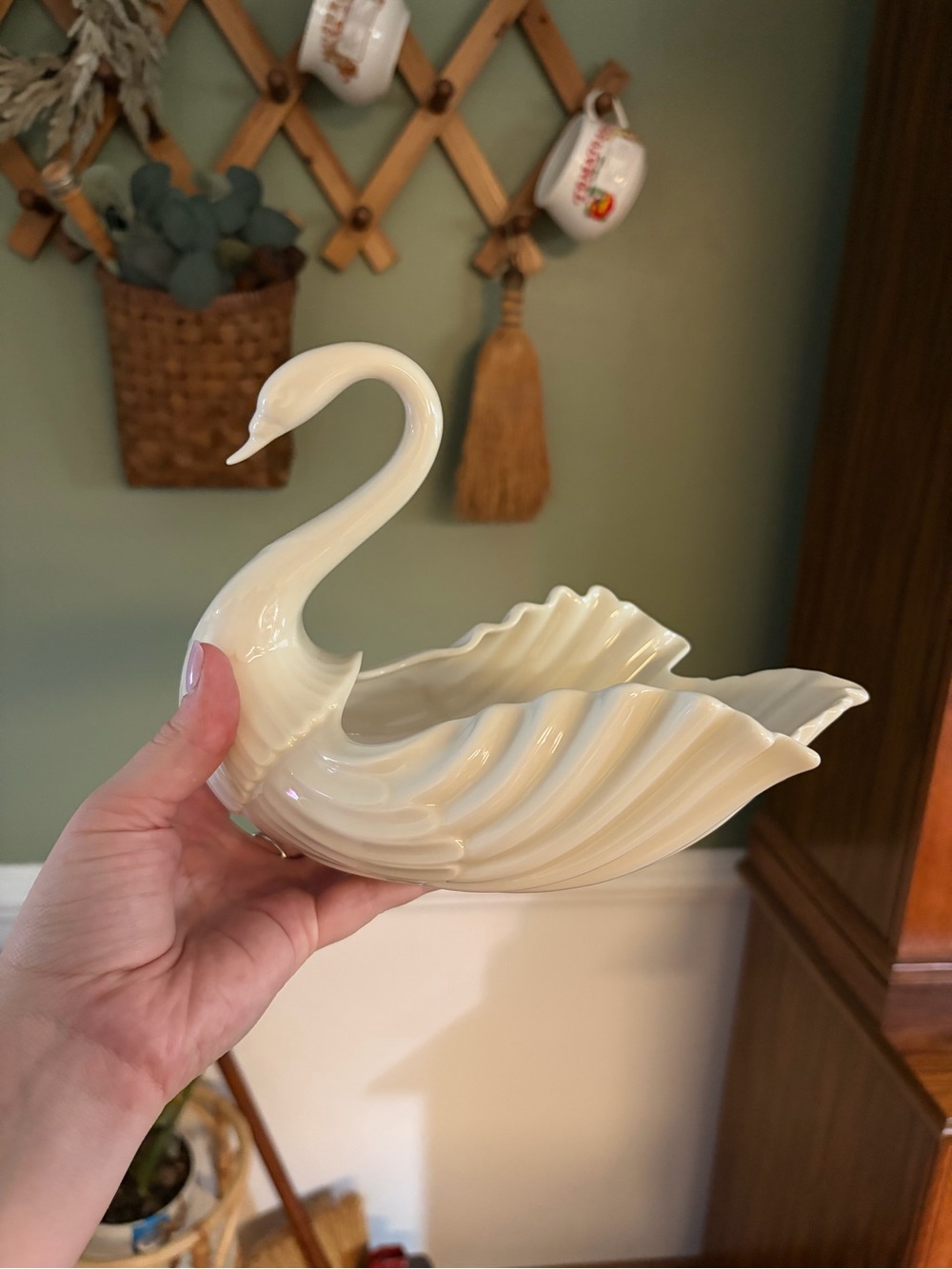 Lenox Porcelain Swan Dish - Cream Ceramic Centerpiece